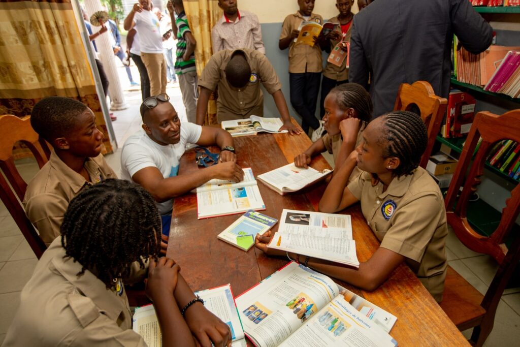 Lecole-de-Moungali-represente-le-Congo-au-Concours-Au-Coeur-des-Mots
